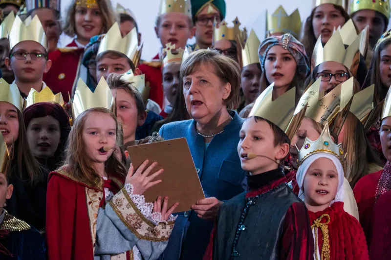 شاهد| أبرزها الغطس ببحيرة متجمدة.. ما هي أغرب عادات الرؤساء؟