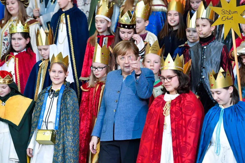 شاهد| أبرزها الغطس ببحيرة متجمدة.. ما هي أغرب عادات الرؤساء؟