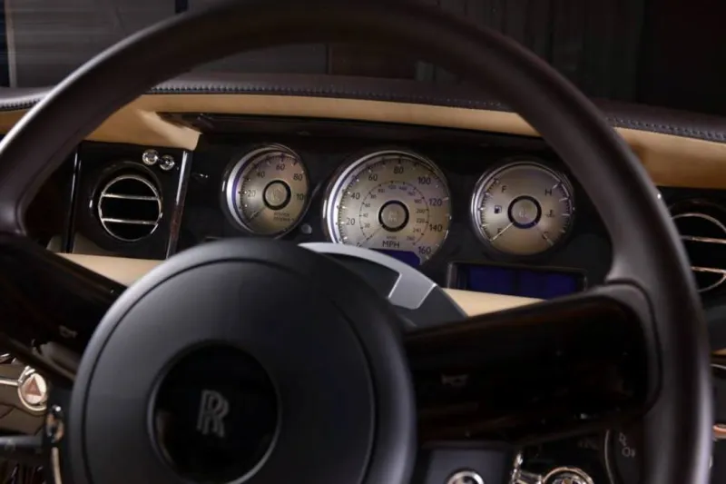 بقيمة 48.75 مليون ريال.. أغلى سيارة في العالم تظهر في أبو ظبي (فيديو)