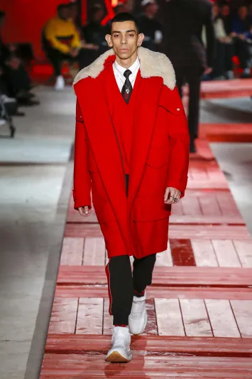 مستوحاة من الطابع البريطاني ..عروض أسبوع باريس للأزياء الرجالي 2018 (صور) 