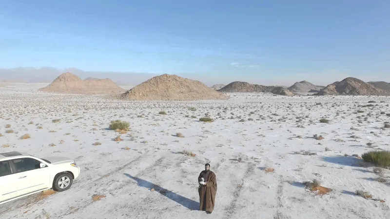 فيديو| الثلوج تغطي جبل اللوز في تبوك