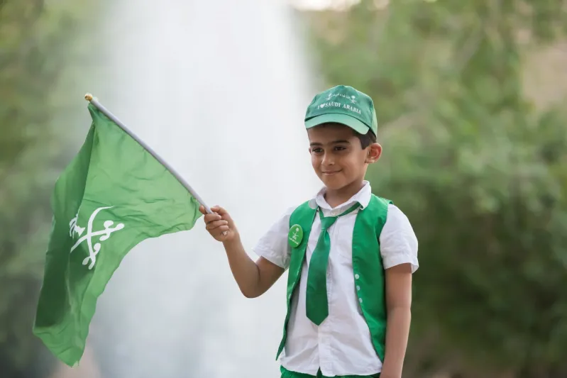 فيديو| طفل سعودي يقلِّد نجوم التواصل