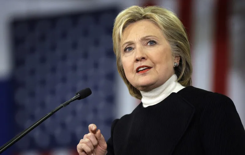 كلينتون تفضح ترامب أمام الجميع وتقرا مقتطفات من الكتاب «النار والغضب» (فيديو)