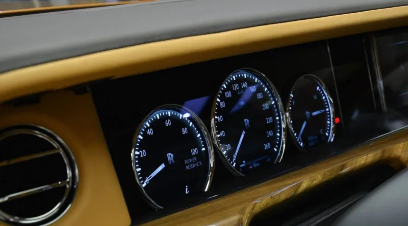 بلمسة عربية مميزة.. شاهد «رولز رويس فانتوم VIII» تتألق في أبو ظبي