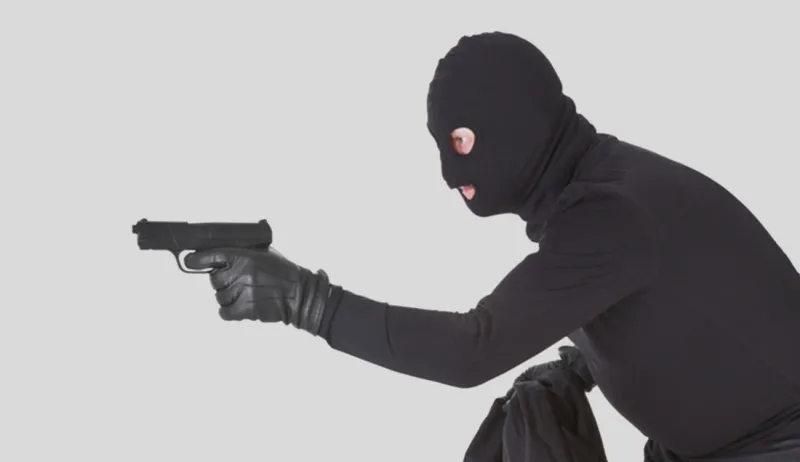 شاهد| ماذا حدث لشاب سرق هاتف فتاة في الشارع؟