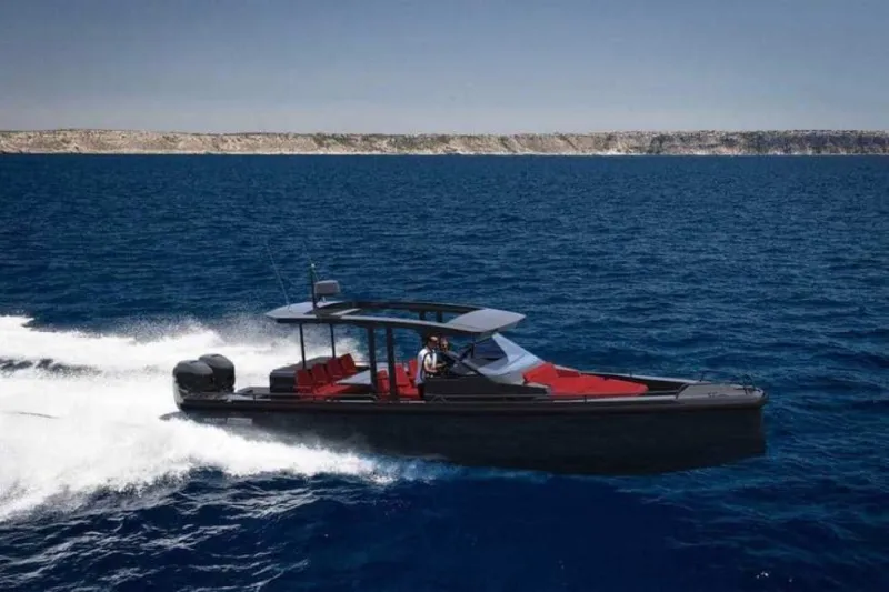 لعشاق التميز .. يخت «BRABUS SHADOW 800» بنسخه المحدودة (فيديو)