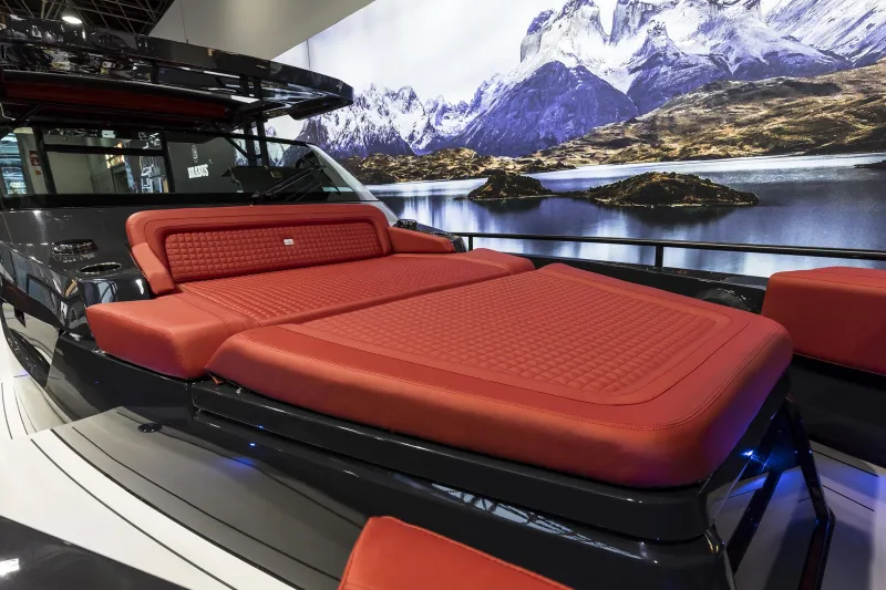 لعشاق التميز .. يخت «BRABUS SHADOW 800» بنسخه المحدودة (فيديو)