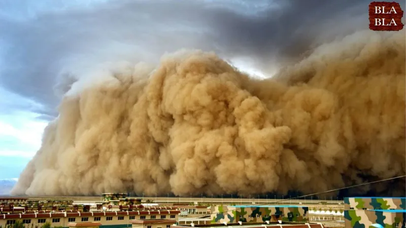 طيار يصور عاصفة رملية على ارتفاع 30 ألف قدم