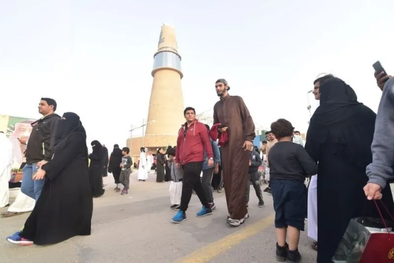 تعرف على ثاني أطول رجل في المملكة.. أثار جدلا في مهرجان الجنادرية 