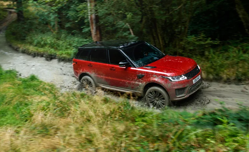 بالفيديو.. هذه هي رحلة صعود رينج روفر P400e لقمة جبل «تيانمين»!