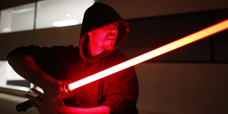 قصة الضوء الجديد الذي يستخدم لبناء بلورات ضوئية في المستقبل