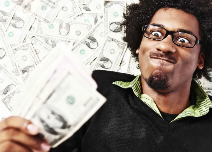 لا تحكم على الآخرين من خلال مظهرهم.. هذه قصة الملياردير الفقير 