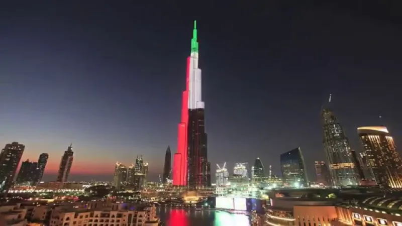 شعار كأس العالم يزيّن برج خليفة احتفالا بوصوله دبي