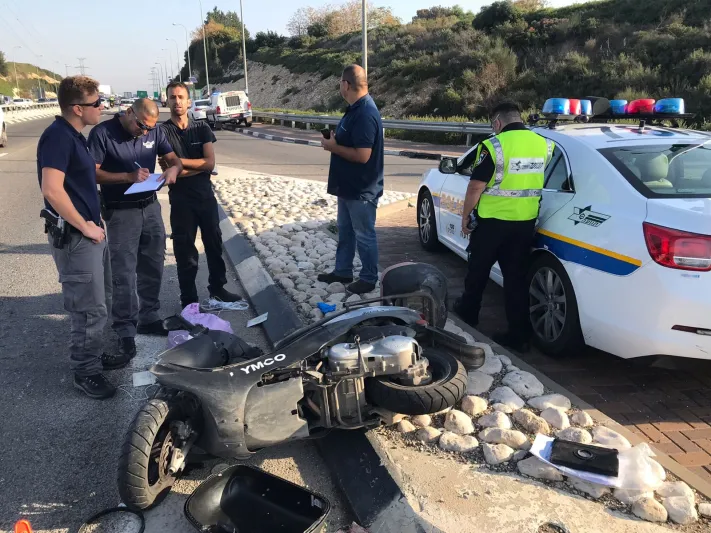 شاهد| سائق دراجة مجنون يدهس شرطيا في الفلبين