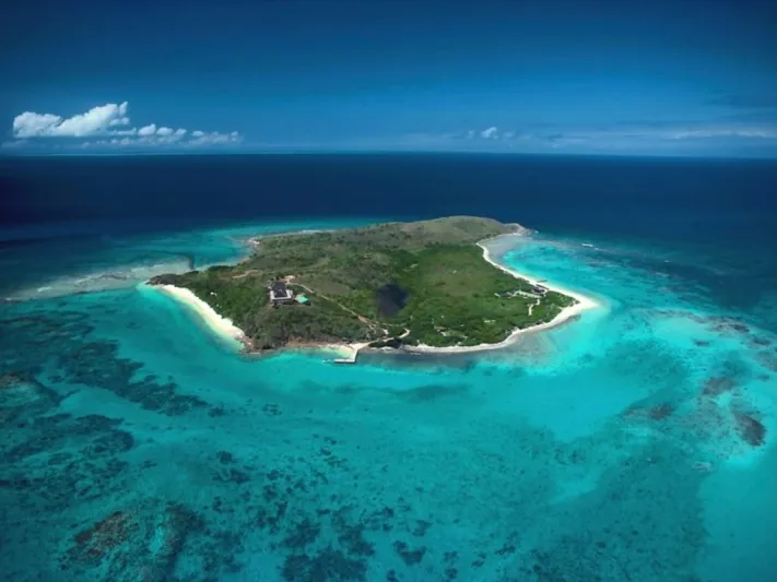 جزيرة فائقة الترف للنساء فقط.. والسبب!