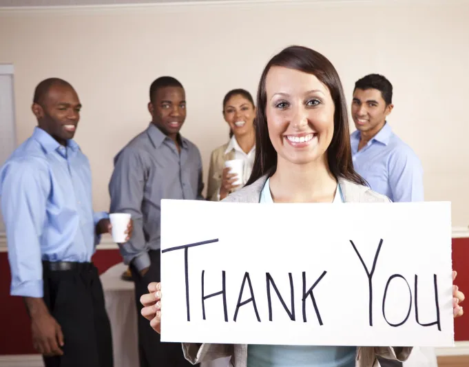 هكذا تفوز بولاء موظفي بيع التجزئة التابعين لشركتك (فيديو)