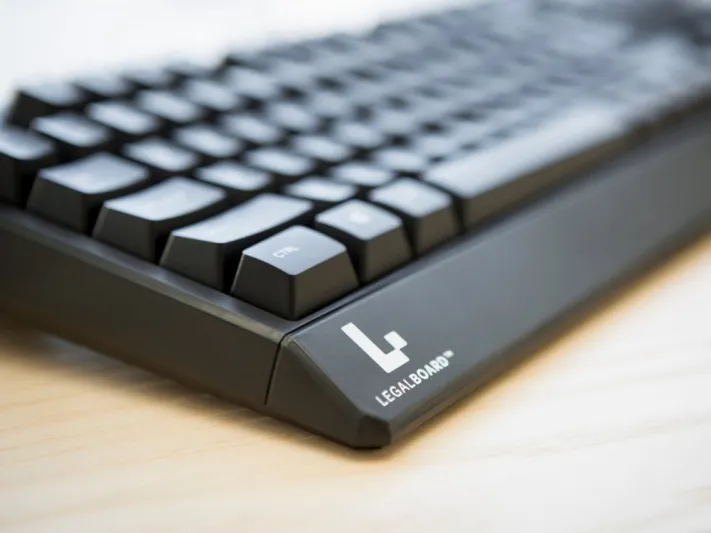 إن لم تكن محامياً.. فلن تفهم الهدف من لوحة المفاتيح هذه!