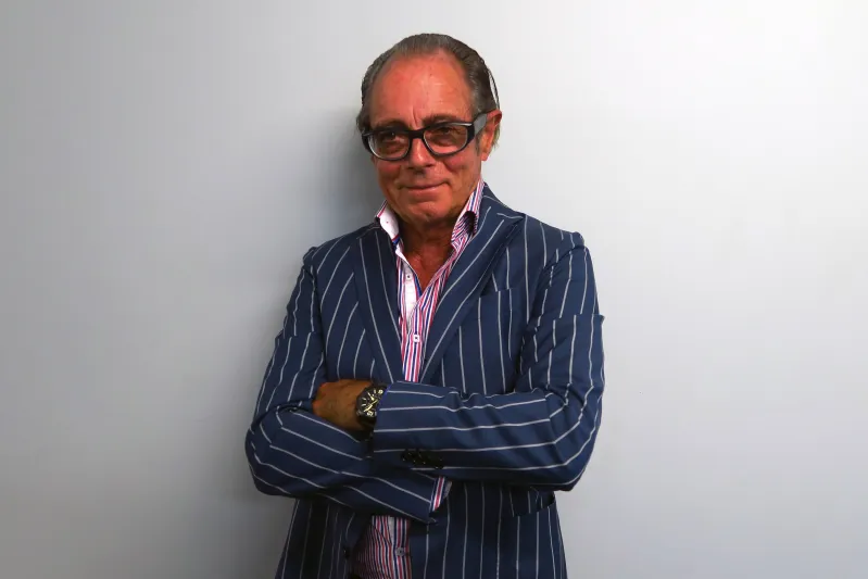 السير مايكل هيل.. أسطورة المجوهرات النيوزيلندي 