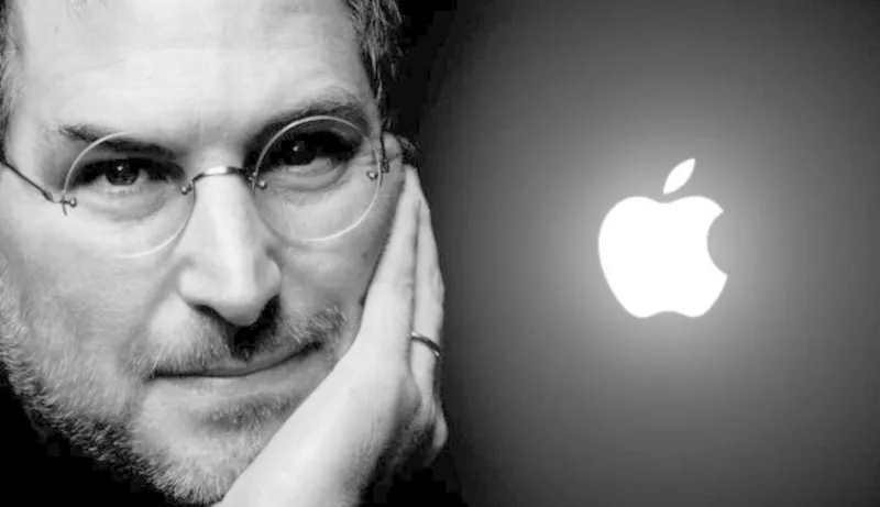 مزاد علني لبيع طلب وظيفة بتوقيع مؤسس شركة آبل 