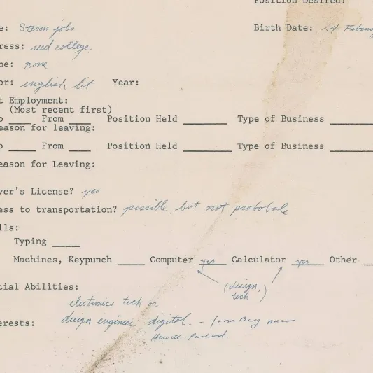مزاد علني لبيع طلب وظيفة بتوقيع مؤسس شركة آبل 