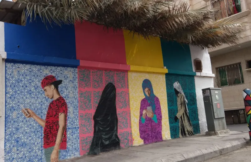 بأيادٍ سعودية.. تزيين الأحياء والبيوت الشعبية القديمة وتحويلها إلى لوحات فنية وتشكيلية 