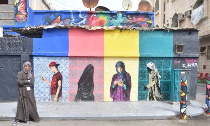 بأيادٍ سعودية.. تزيين الأحياء والبيوت الشعبية القديمة وتحويلها إلى لوحات فنية وتشكيلية 