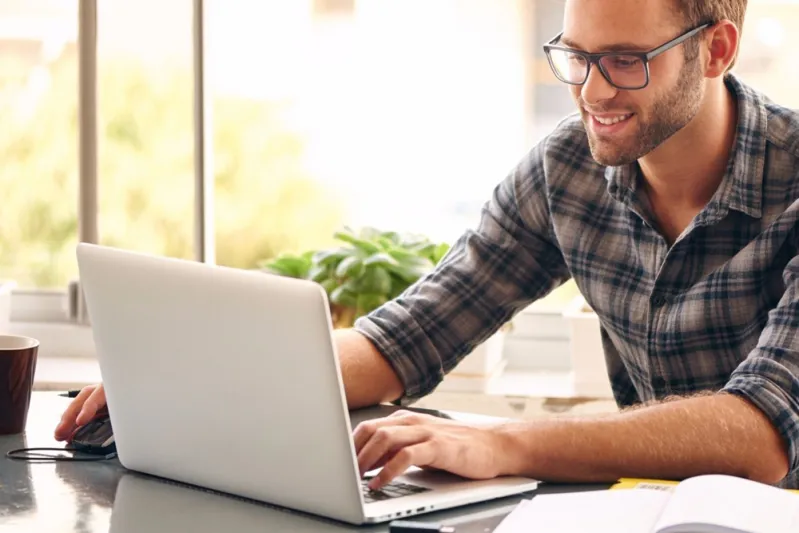 كيف تكون رائداً في مجال التحرير الصحفي الإلكتروني؟ 