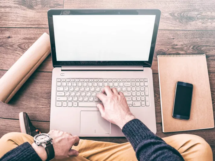 كيف تكون رائداً في مجال التحرير الصحفي الإلكتروني؟ 