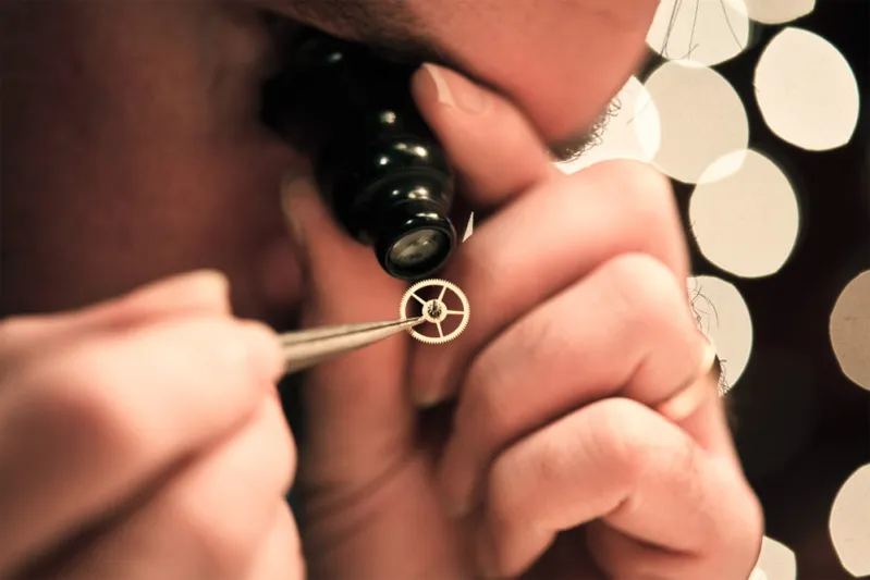 الساعات الفاخرة التي تزين معصمك.. هكذا يتم صنعها 