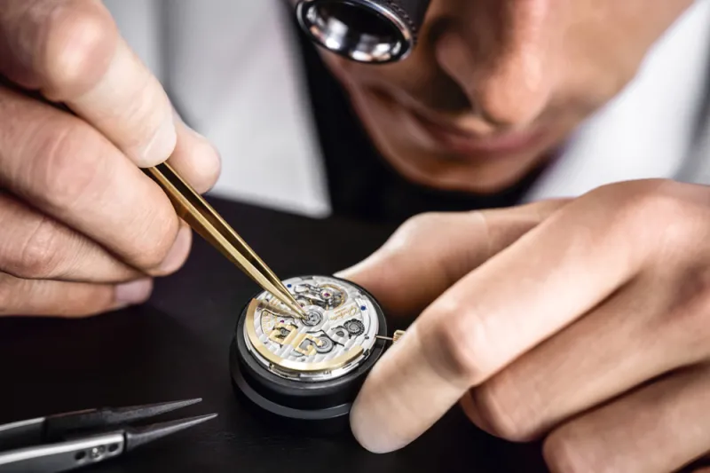 الساعات الفاخرة التي تزين معصمك.. هكذا يتم صنعها 