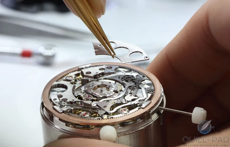 الساعات الفاخرة التي تزين معصمك.. هكذا يتم صنعها 