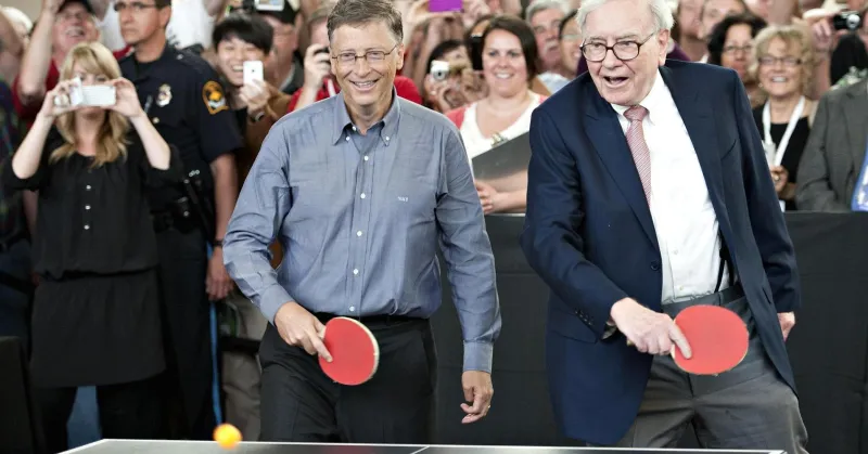 العلاقة بين الثروة والسعادة كما يراها الملياردير «وارن بافيت»