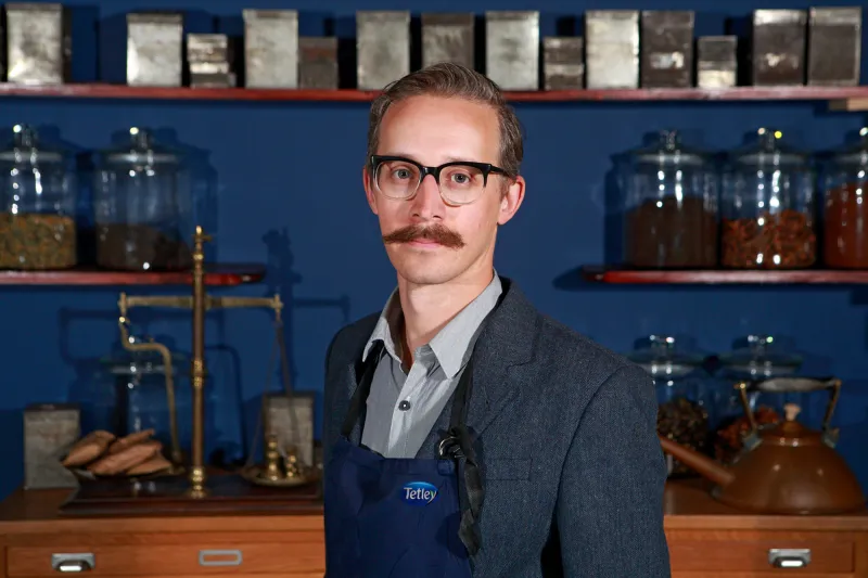 هذا الرجل ثمن لسانه 1 مليون دولار ! (فيديو)