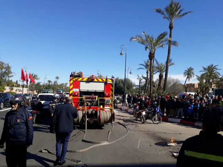 شاهد| شاحنة تدهس سائق دراجة هوائية بشكل مروع