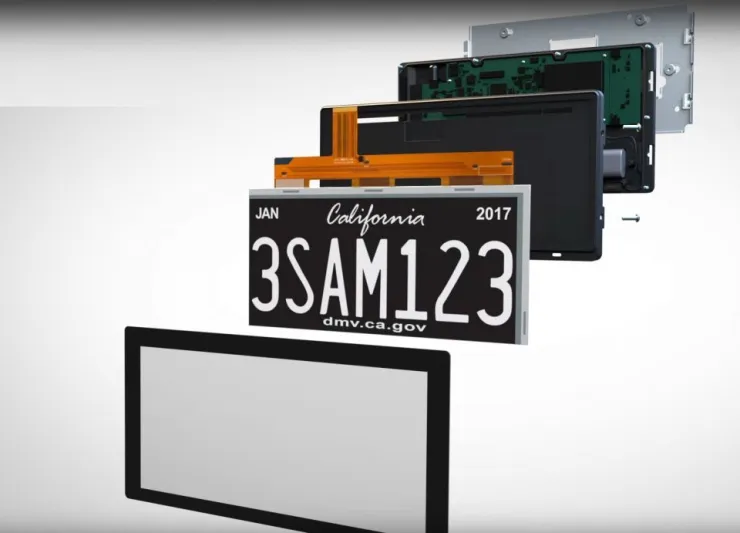 دبي أول مدينة في العالم تستخدم لوحات السيارات الذكية