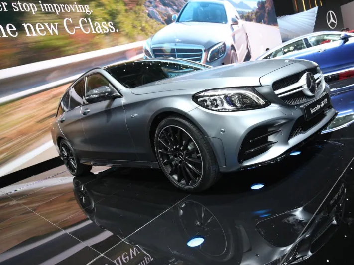 أفخم السيارات العالمية في معرض جنيف للسيارات 2018 (فيديو) 