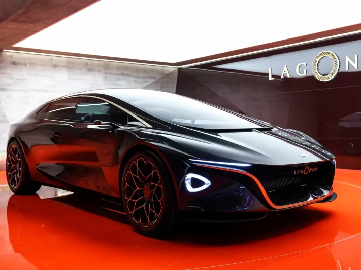 أفخم السيارات العالمية في معرض جنيف للسيارات 2018 (فيديو) 