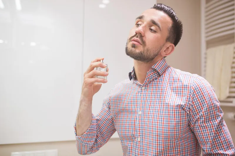 9 أمور عليك وضعها في الاعتبار قبل شراء عطر جديد