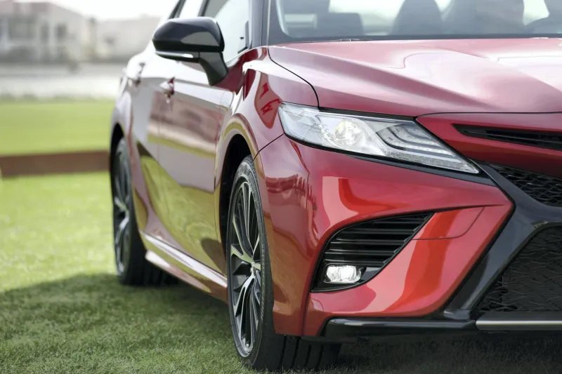 اختبار تويوتا كامري 2018 في الإمارات (فيديو)