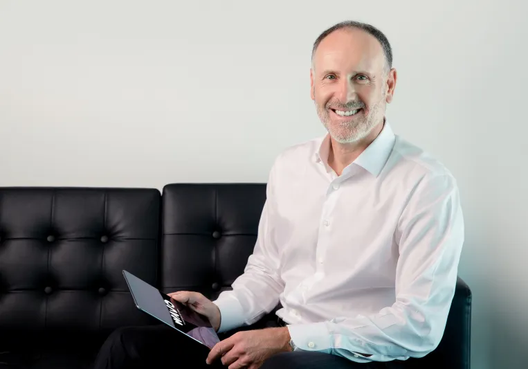 مارتن ستيوارت أفضل رئيس تنفيذي للبث في الشرق الأوسط للعام 2018