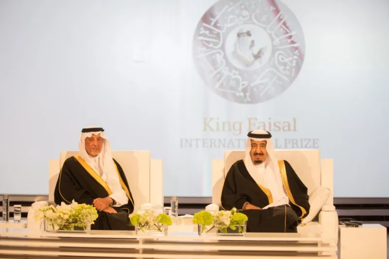 كيف وصف رواد تويتر الدورة الأربعين لـ#جائزة_الملك_فيصل_العالمية ؟