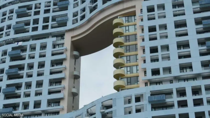 هذا هو سر ترك فتحات وسط ناطحات سحاب هونغ كونغ