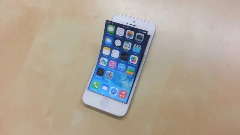 «أبل» تستعد لإطلاق هاتف جديد بميزة تظهر لأول مرة في العالم (فيديو)