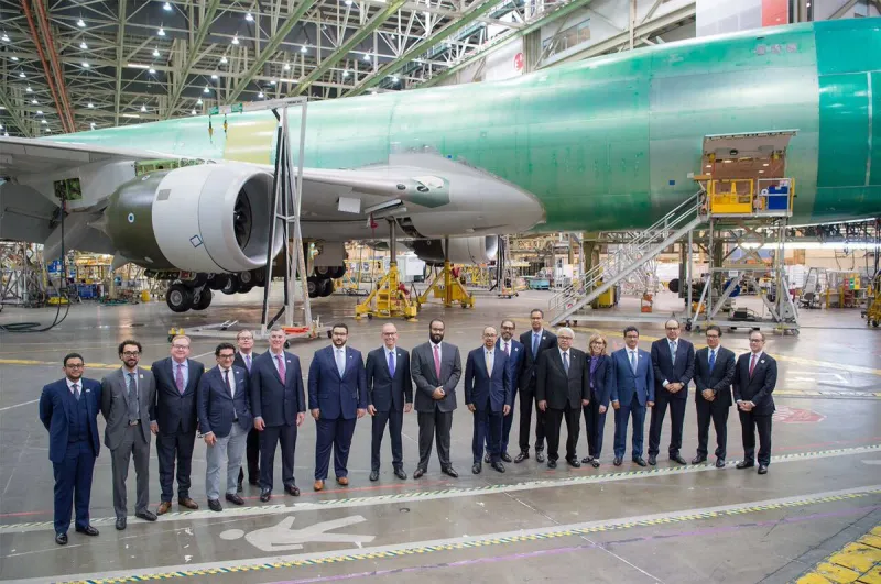 شاهد| الأمير محمد بن سلمان يتجول في مصانع طائرات بوينغ العالمية