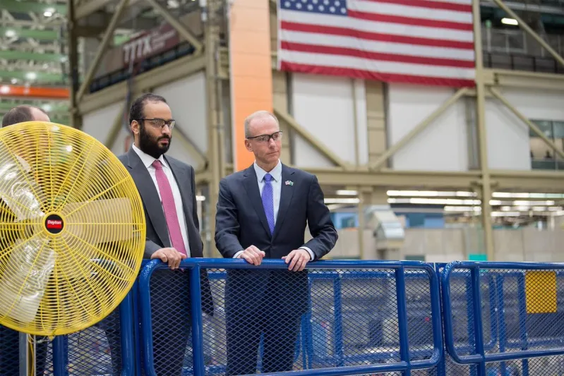 شاهد| الأمير محمد بن سلمان يتجول في مصانع طائرات بوينغ العالمية