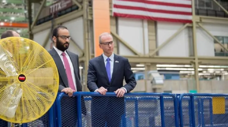 شاهد| ولي العهد السعودي في جولة داخل مقر «بوينج» الأمريكية