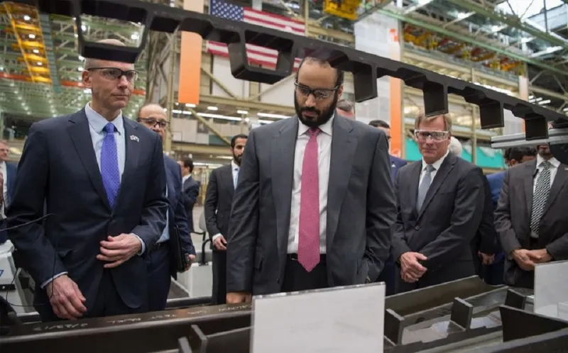 شاهد| ولي العهد السعودي في جولة داخل مقر «بوينج» الأمريكية