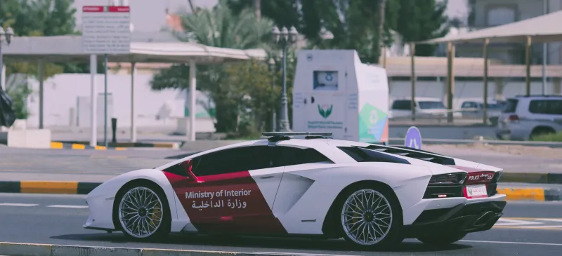 أسطول سيارات شرطة دبي  الأغلى والأفخم في العالم (صور)
