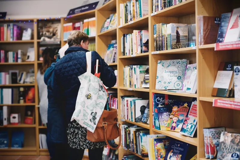 "Trust Bookshop" مكتبة إماراتية بدون موظّفين تعتمد على الثقة بالزبائن