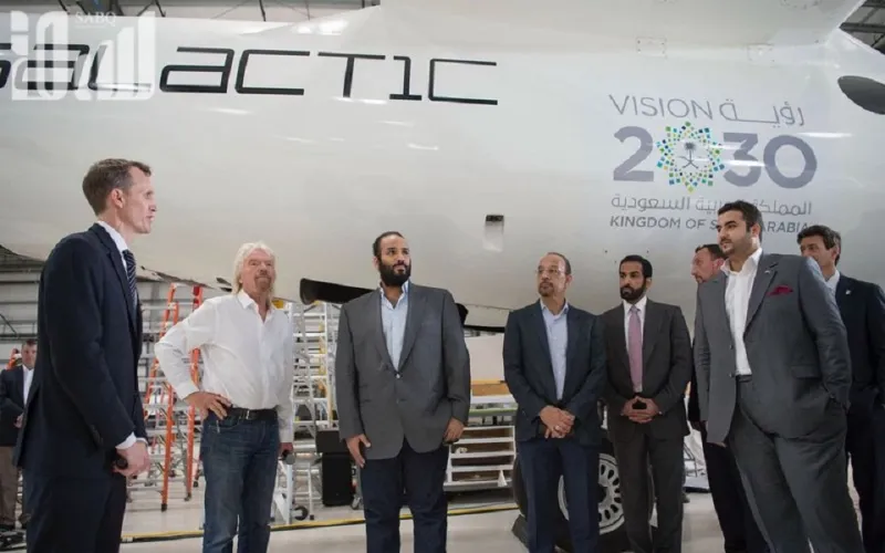 أضطلع على أول مركبة فضاء تراقب الأرض.. ولي العهد يزور «فيرجن قالاكتيك» (فيديو)